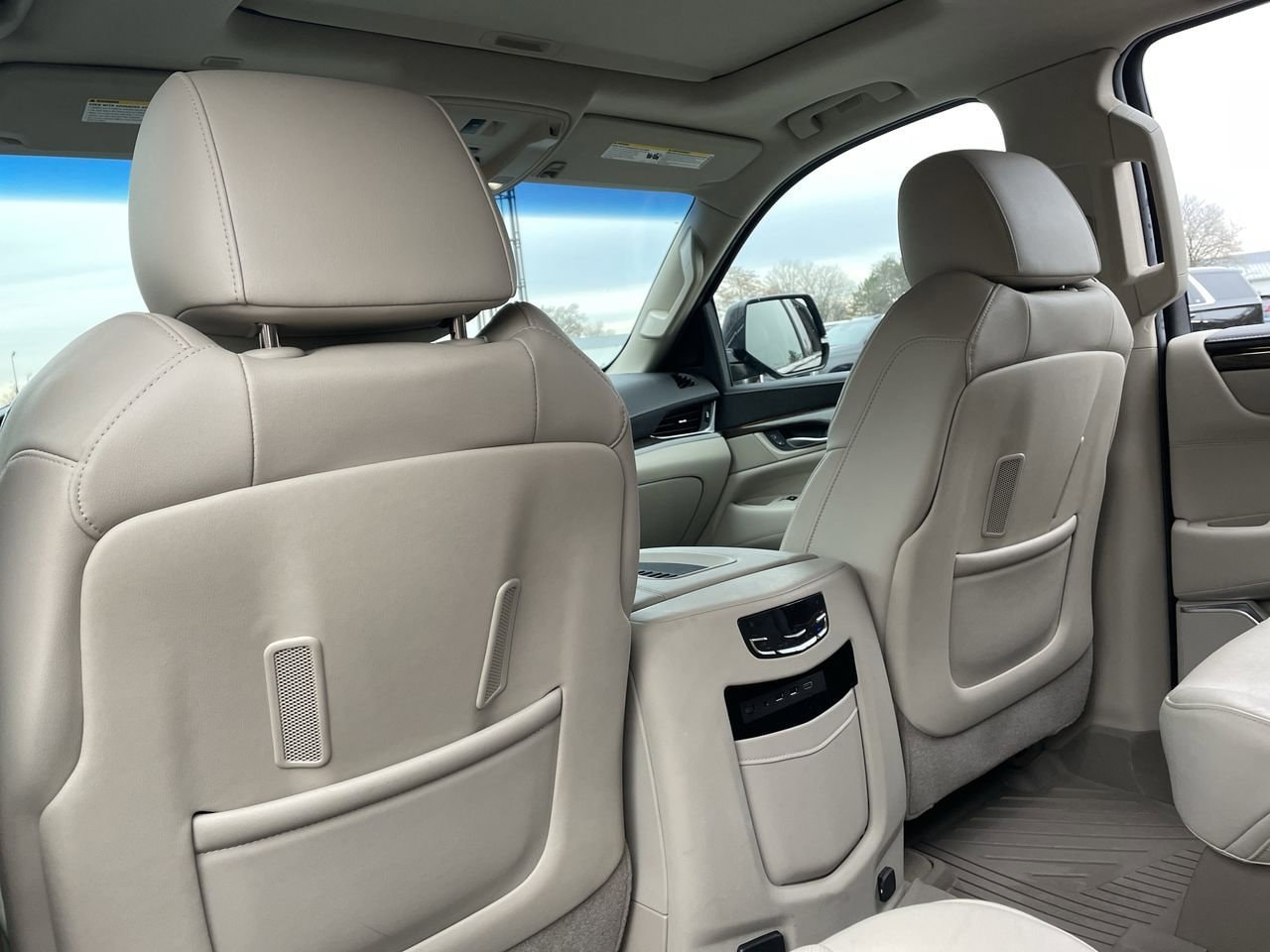 Thumbnail: 2019 Cadillac Escalade - 21