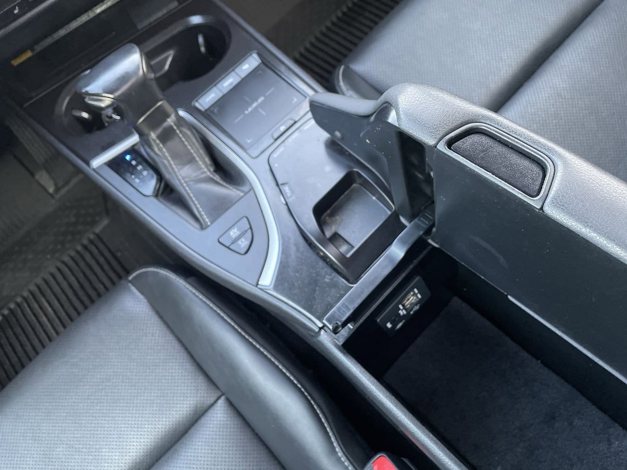 Thumbnail: 2020 Lexus UX - 25