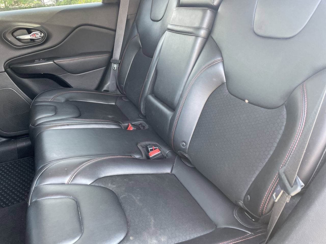 Thumbnail: 2019 Jeep Cherokee - 18