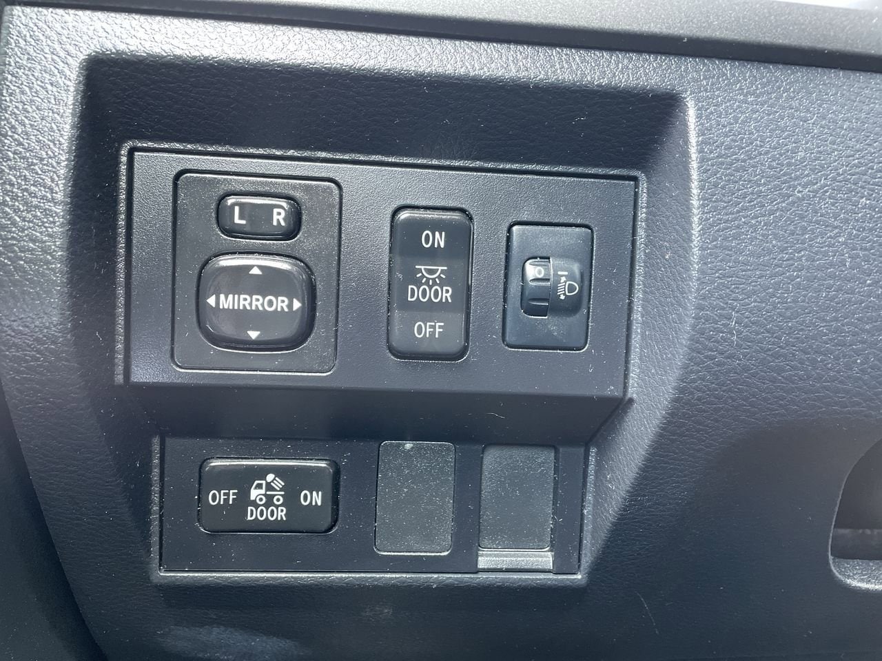 Thumbnail: 2016 Toyota Tundra - 27