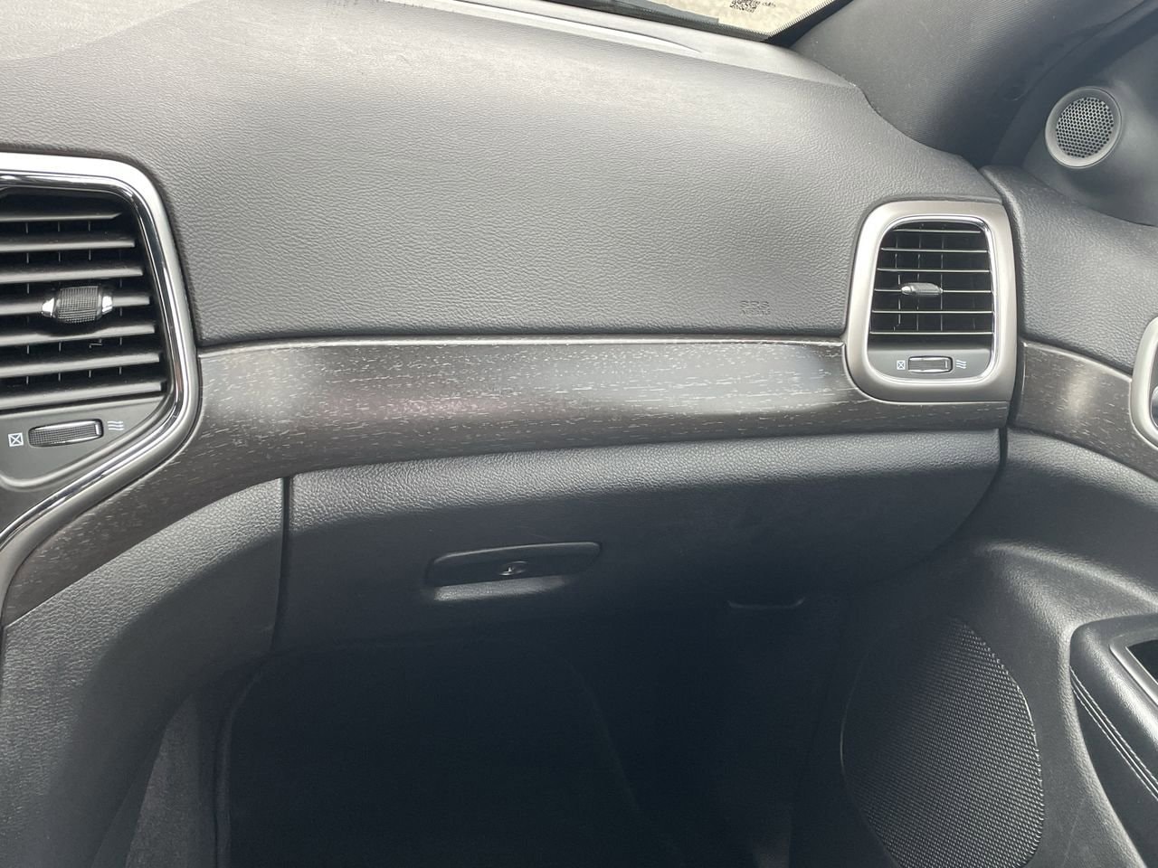 Thumbnail: 2017 Jeep Grand Cherokee - 16