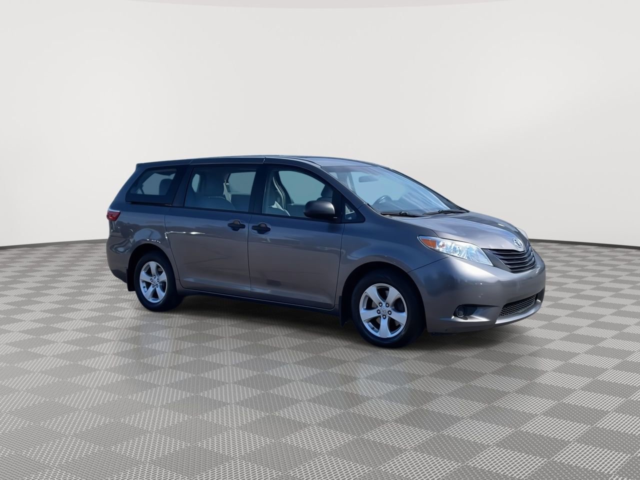 2017 Toyota Sienna L photo 2