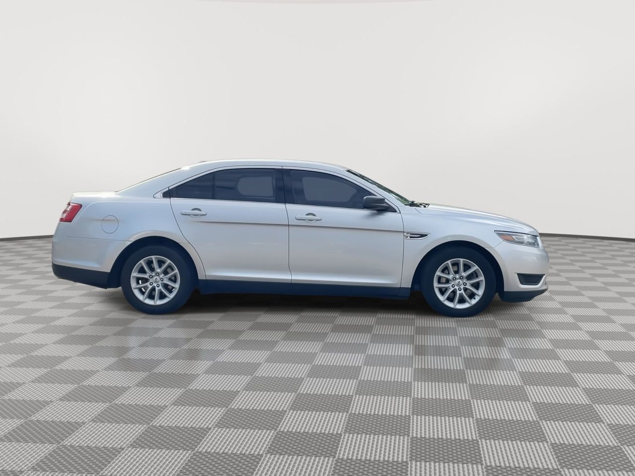Thumbnail: 2015 Ford Taurus - 9