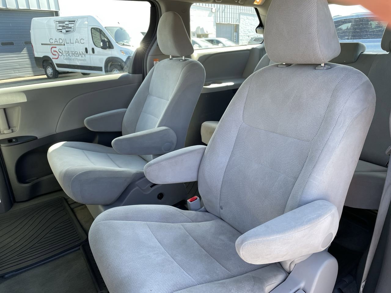 Thumbnail: 2017 Toyota Sienna - 19