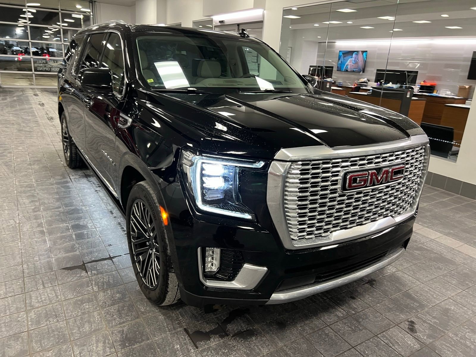 Thumbnail: 2021 GMC Yukon XL - 4