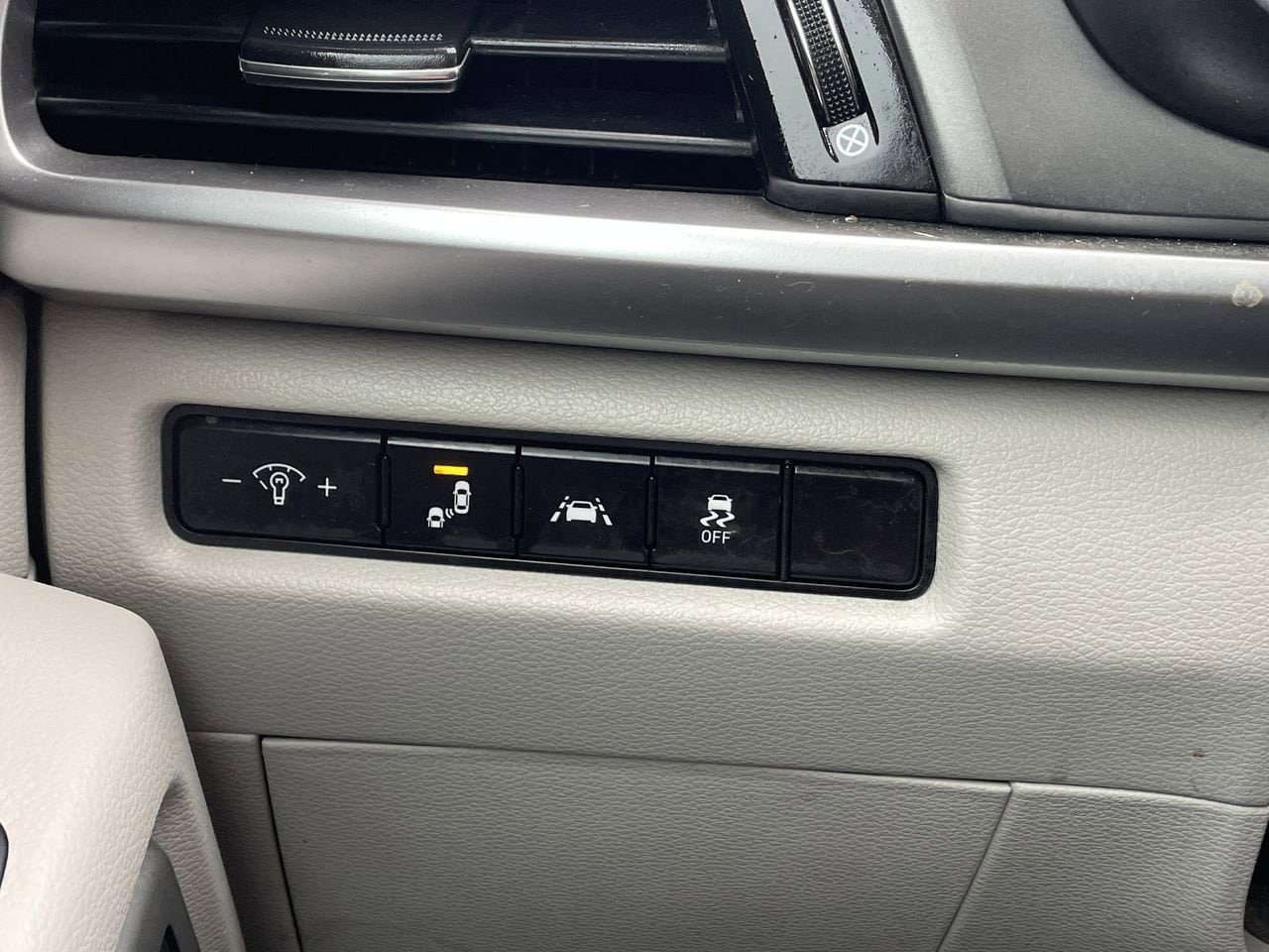 Thumbnail: 2021 Kia Telluride - 29