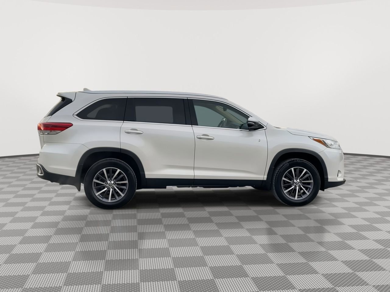 Thumbnail: 2019 Toyota Highlander - 9