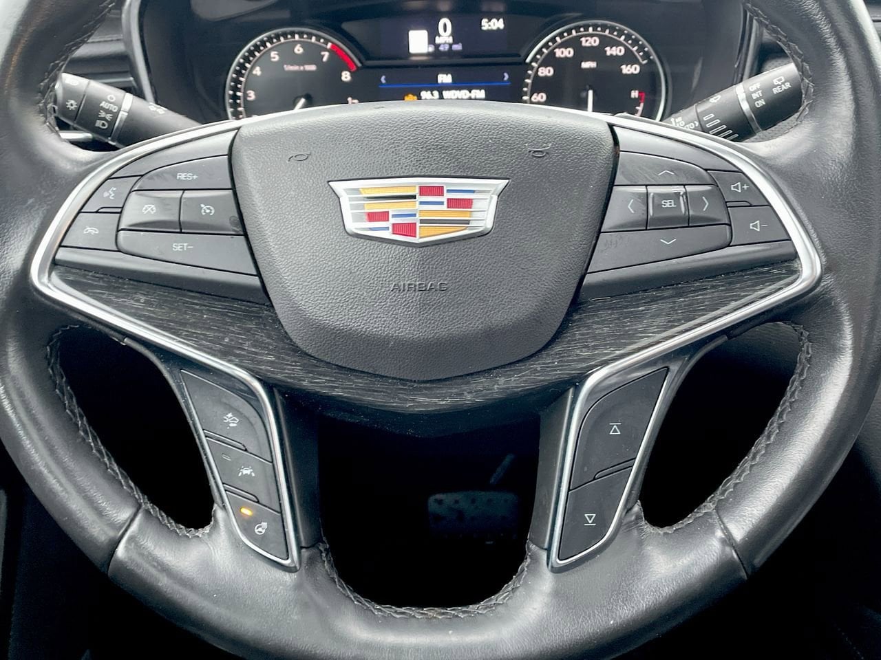 Thumbnail: 2022 Cadillac XT5 - 10