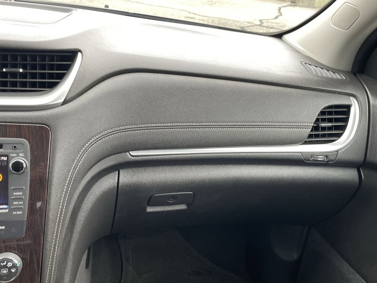 Thumbnail: 2015 Chevrolet Traverse - 15