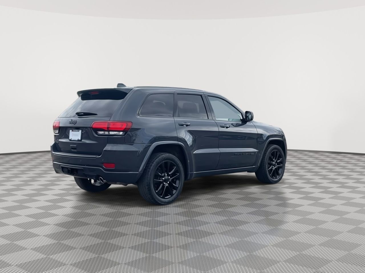 Thumbnail: 2017 Jeep Grand Cherokee - 8