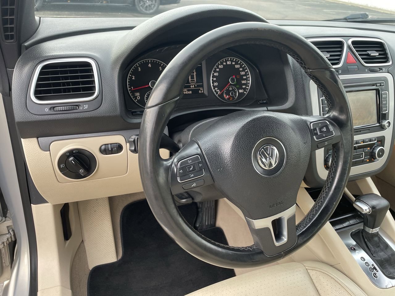Thumbnail: 2010 Volkswagen Eos - 11