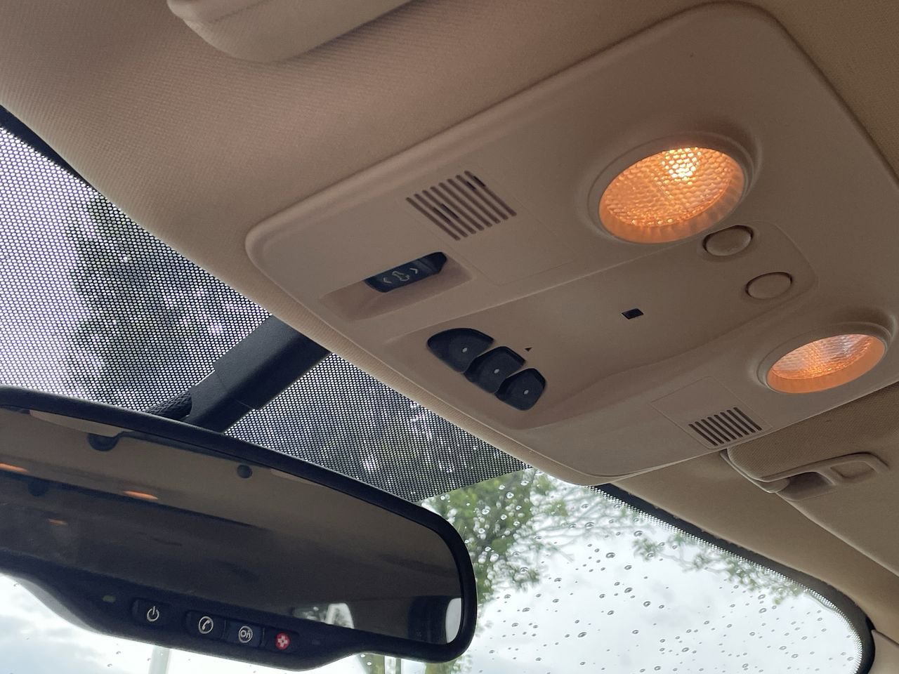 Thumbnail: 2012 GMC Acadia - 32