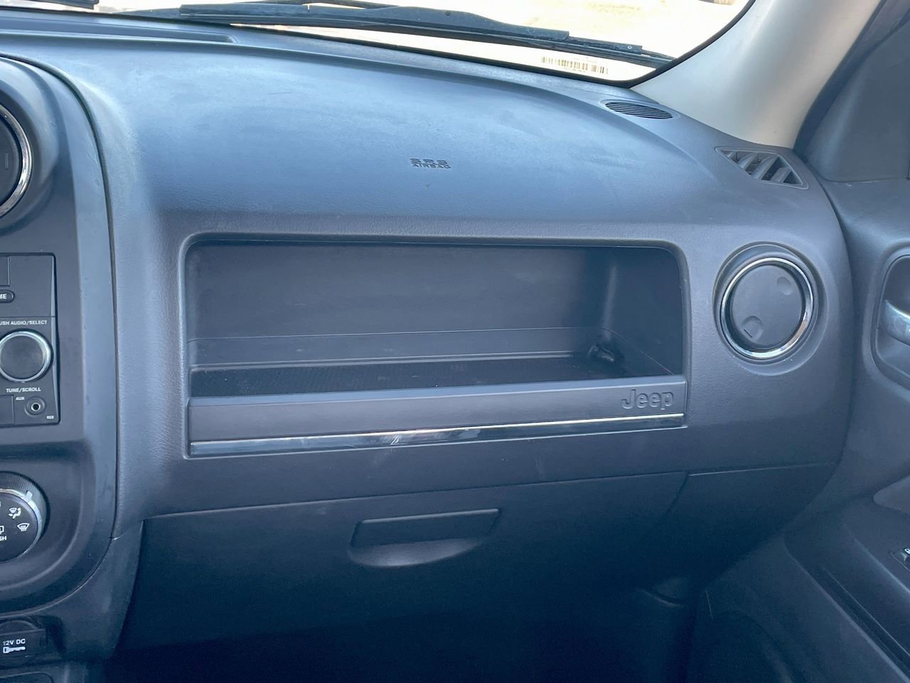 Thumbnail: 2015 Jeep Patriot - 16