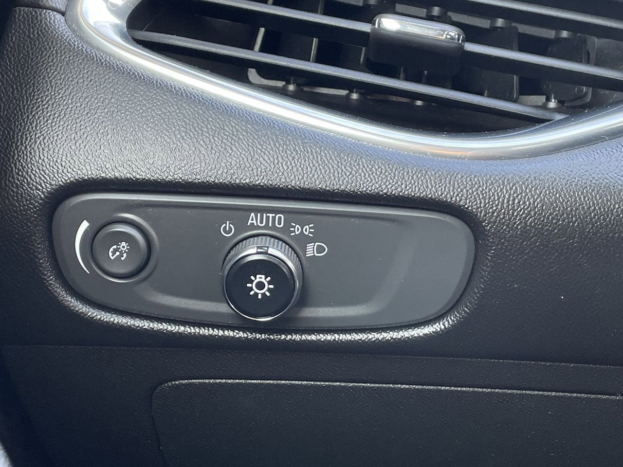 Thumbnail: 2016 Chevrolet Malibu - 26