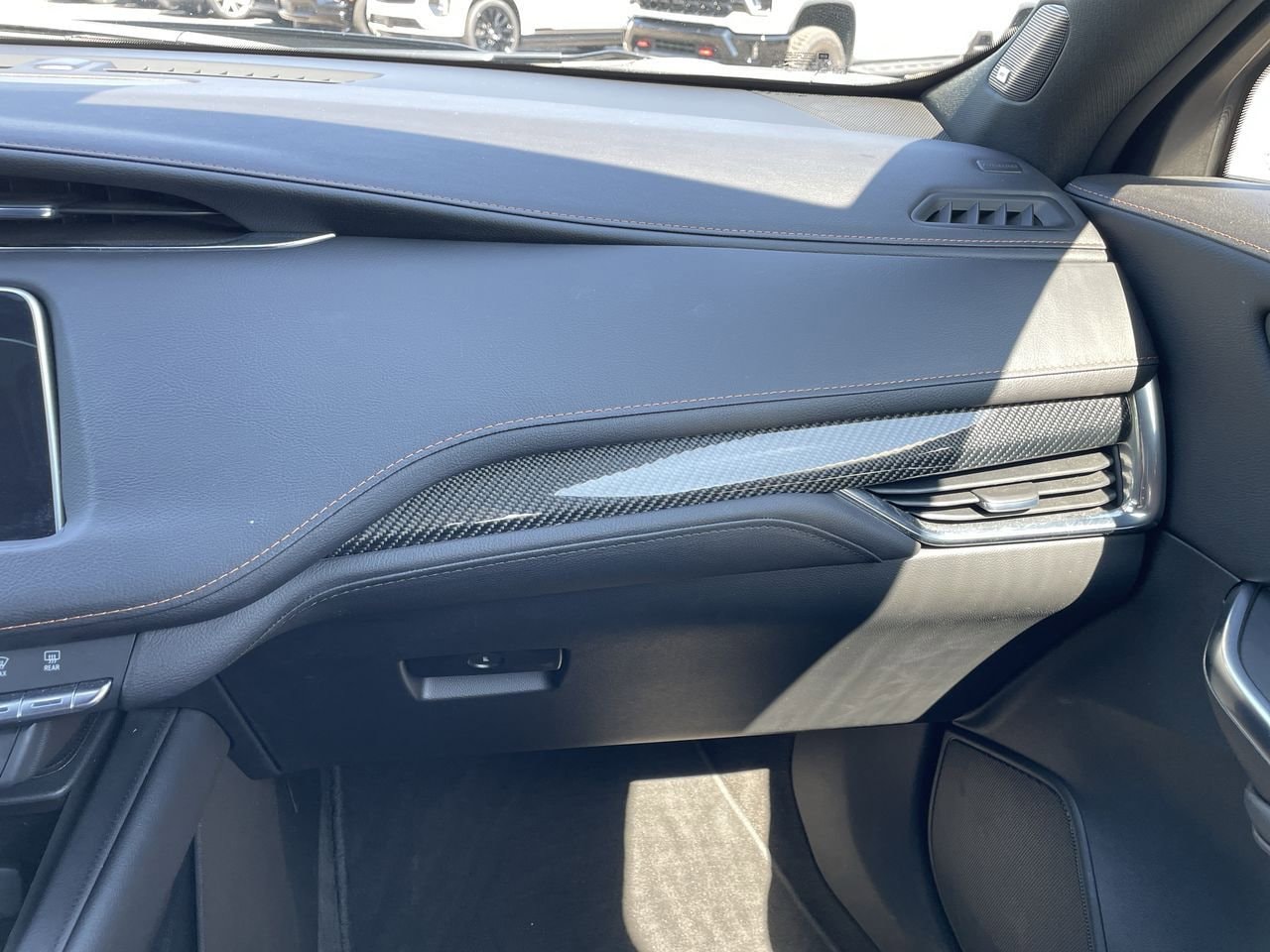 Thumbnail: 2022 Cadillac XT4 - 16
