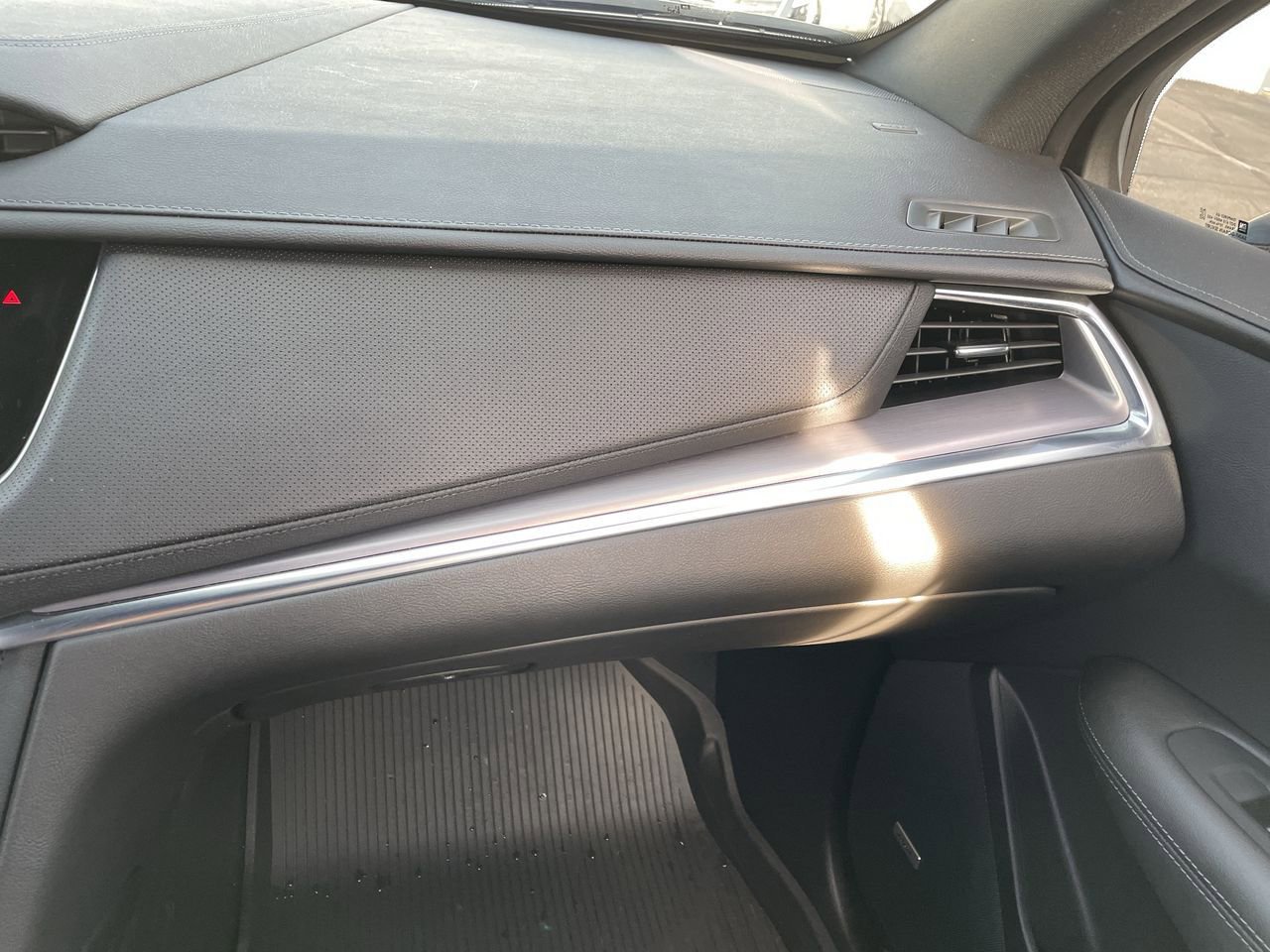 Thumbnail: 2024 Cadillac XT5 - 16