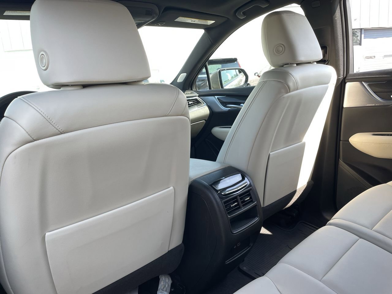 Thumbnail: 2023 Cadillac XT5 - 20