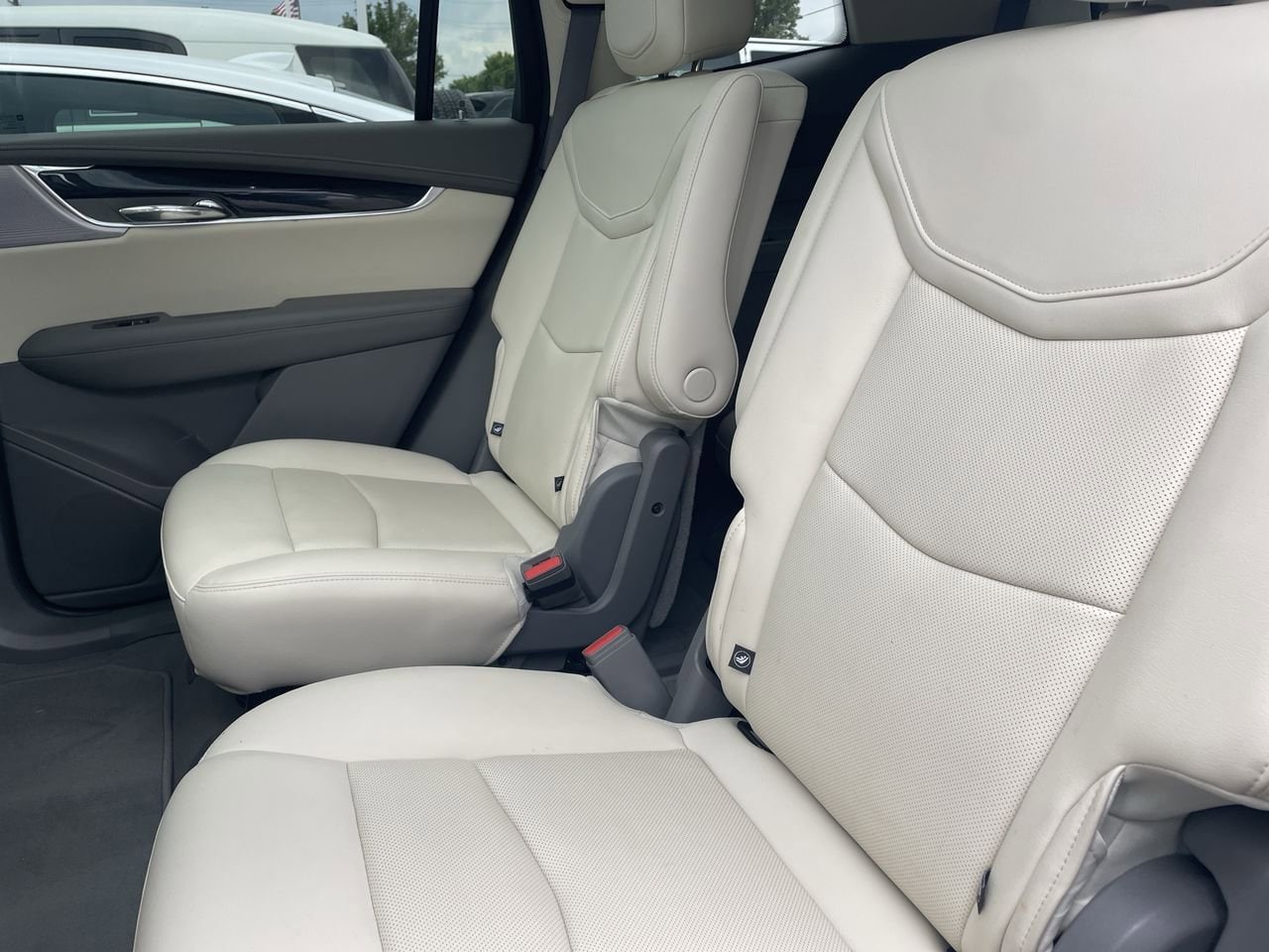 Thumbnail: 2022 Cadillac XT6 - 20