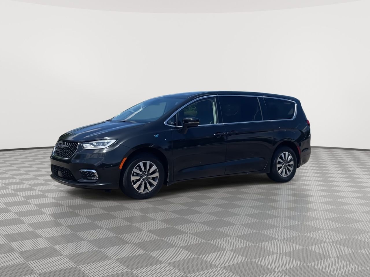 Thumbnail: 2024 Chrysler Pacifica - 3