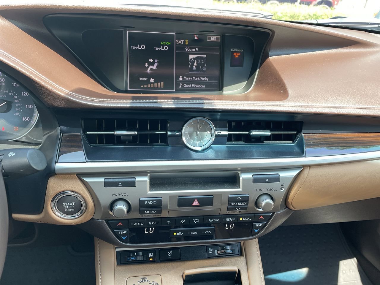 Thumbnail: 2016 Lexus ES - 13