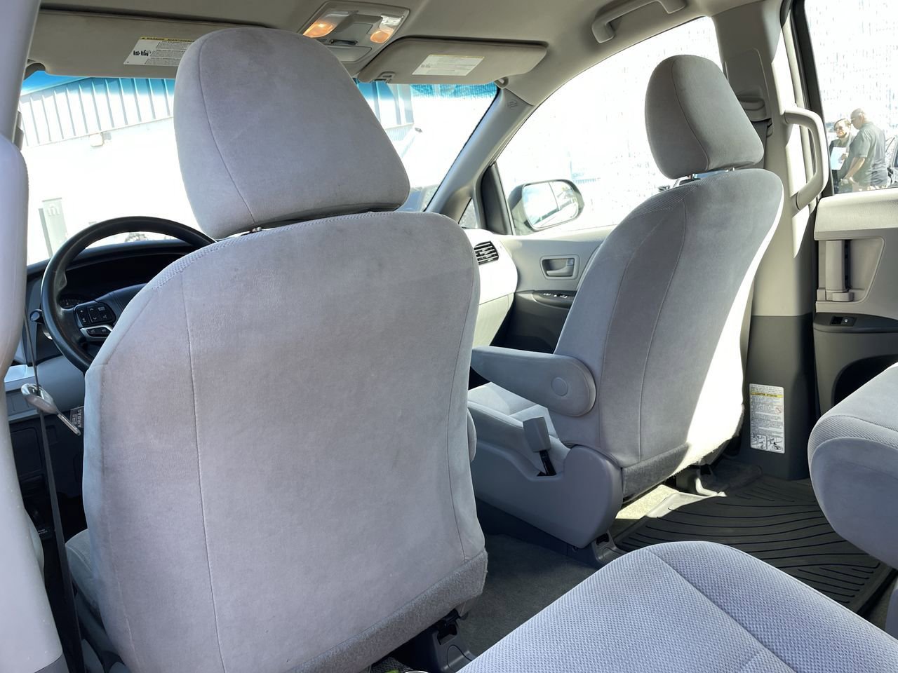 Thumbnail: 2017 Toyota Sienna - 20