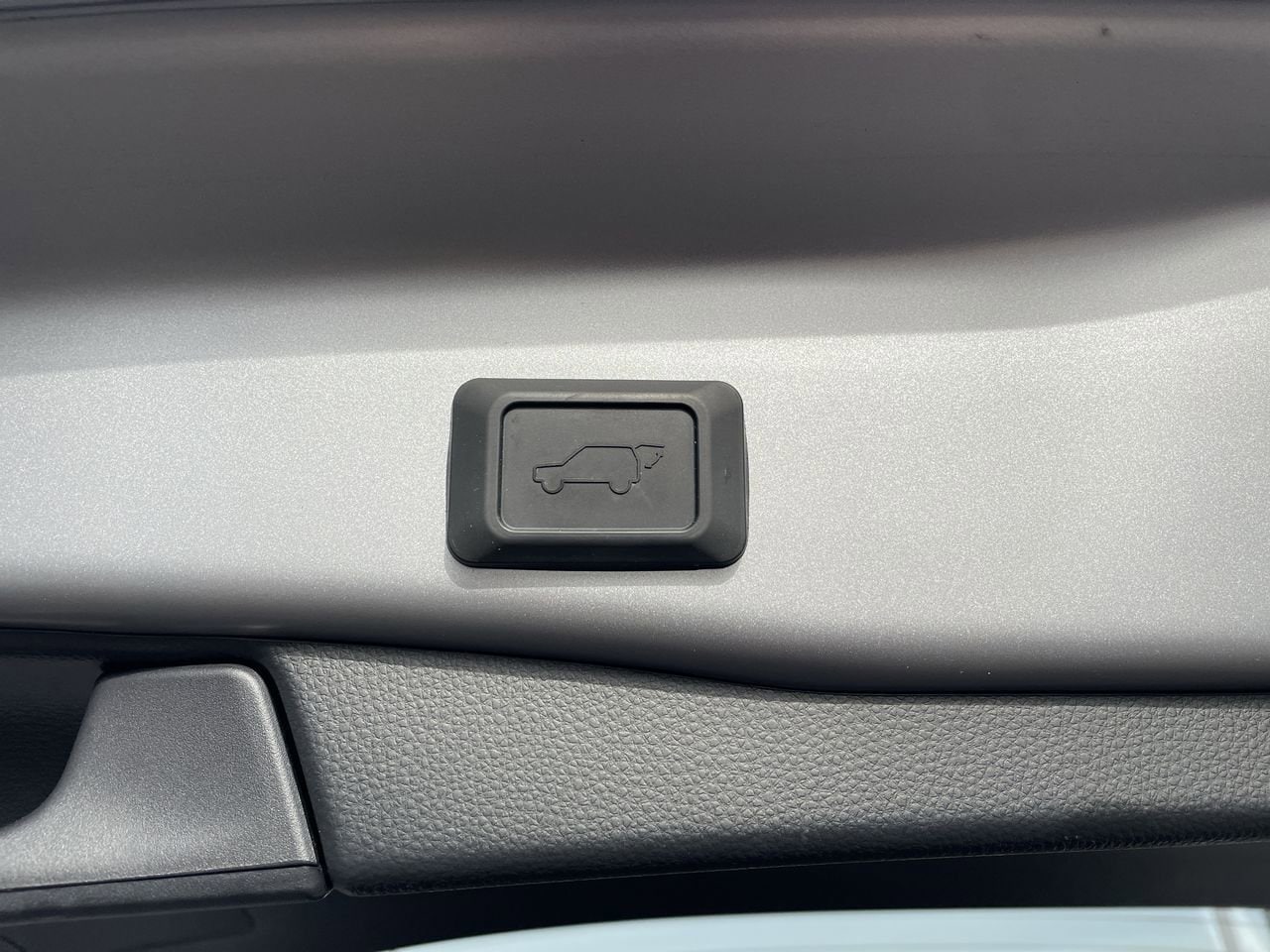 Thumbnail: 2023 Toyota RAV4 - 18