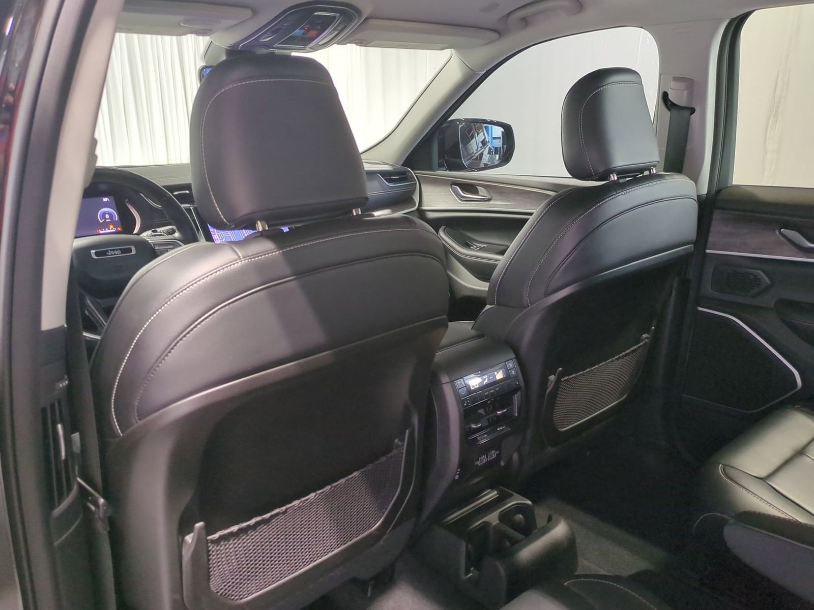 Thumbnail: 2022 Jeep Grand Cherokee L - 16