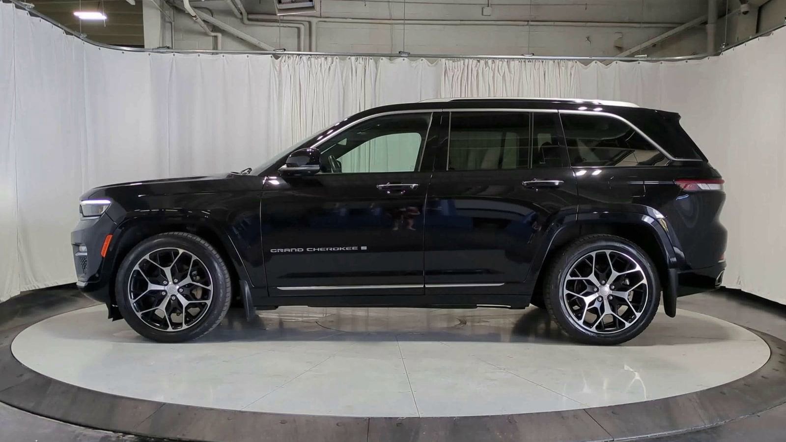 Thumbnail: 2022 Jeep Grand Cherokee - 5