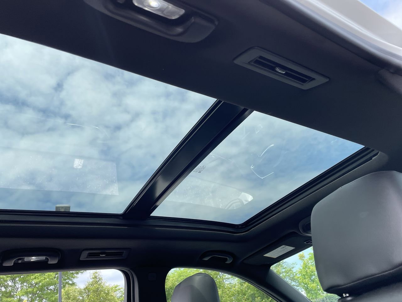 Thumbnail: 2021 Cadillac XT6 - 22