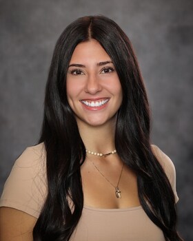 Staff member Sydney Castillenti from ID_82e5e7f5509e
