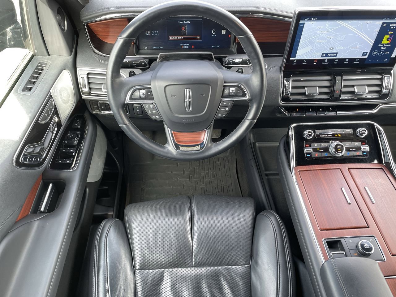 Thumbnail: 2024 Lincoln Navigator L - 10