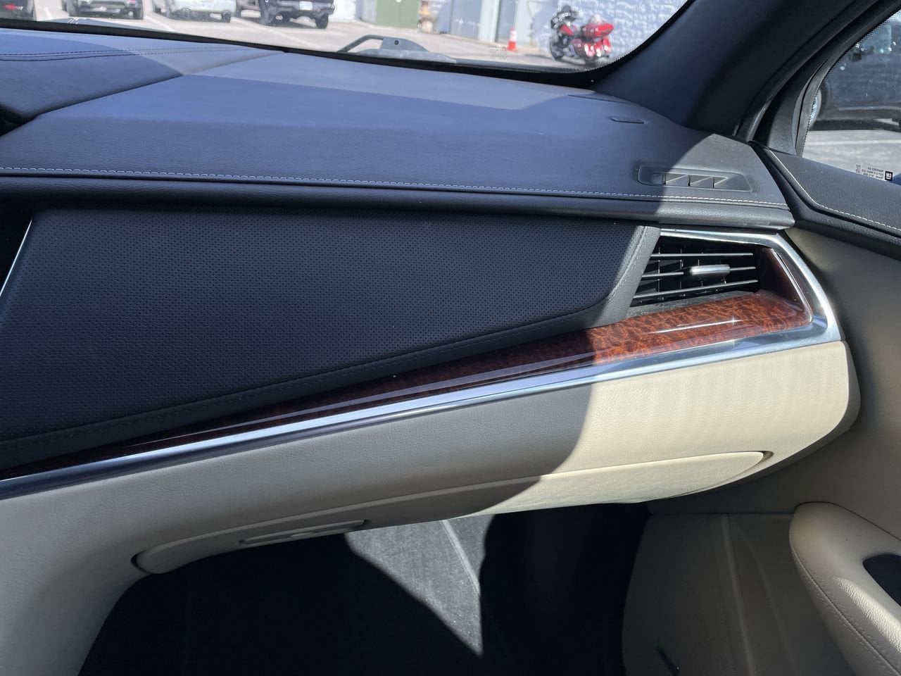 Thumbnail: 2019 Cadillac XT5 - 16