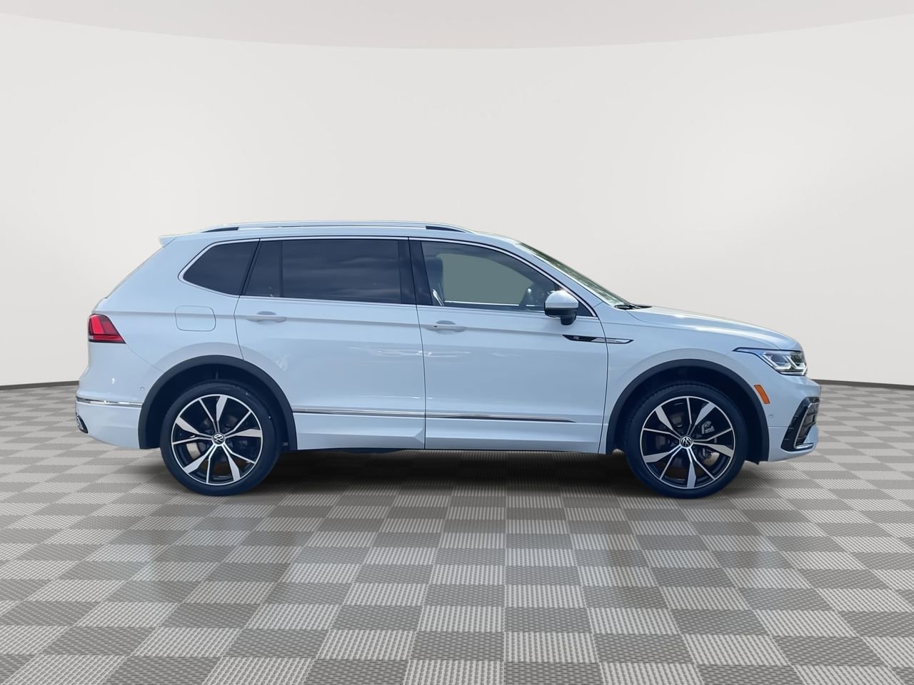 Thumbnail: 2024 Volkswagen Tiguan - 9