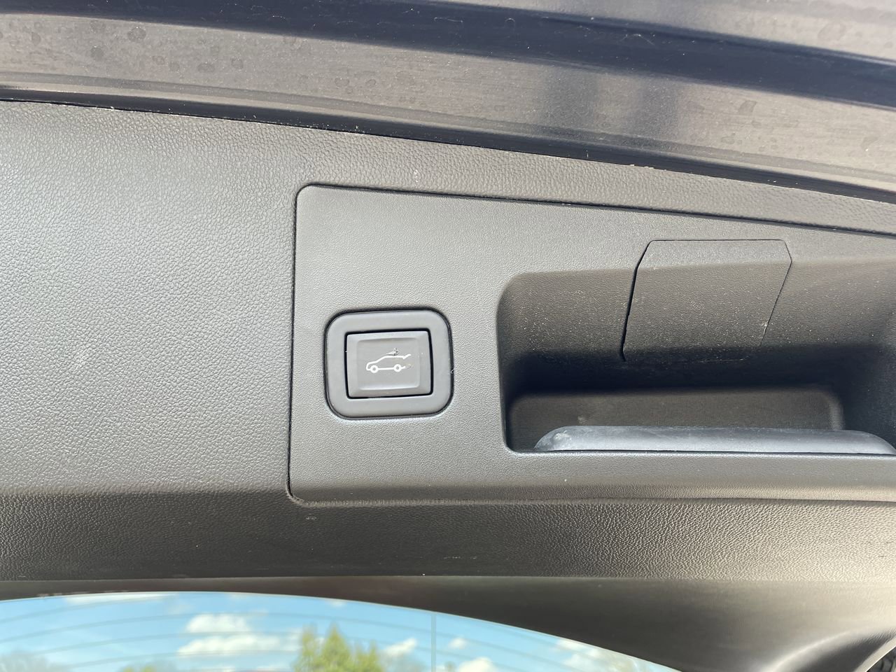 Thumbnail: 2024 Cadillac XT5 - 18