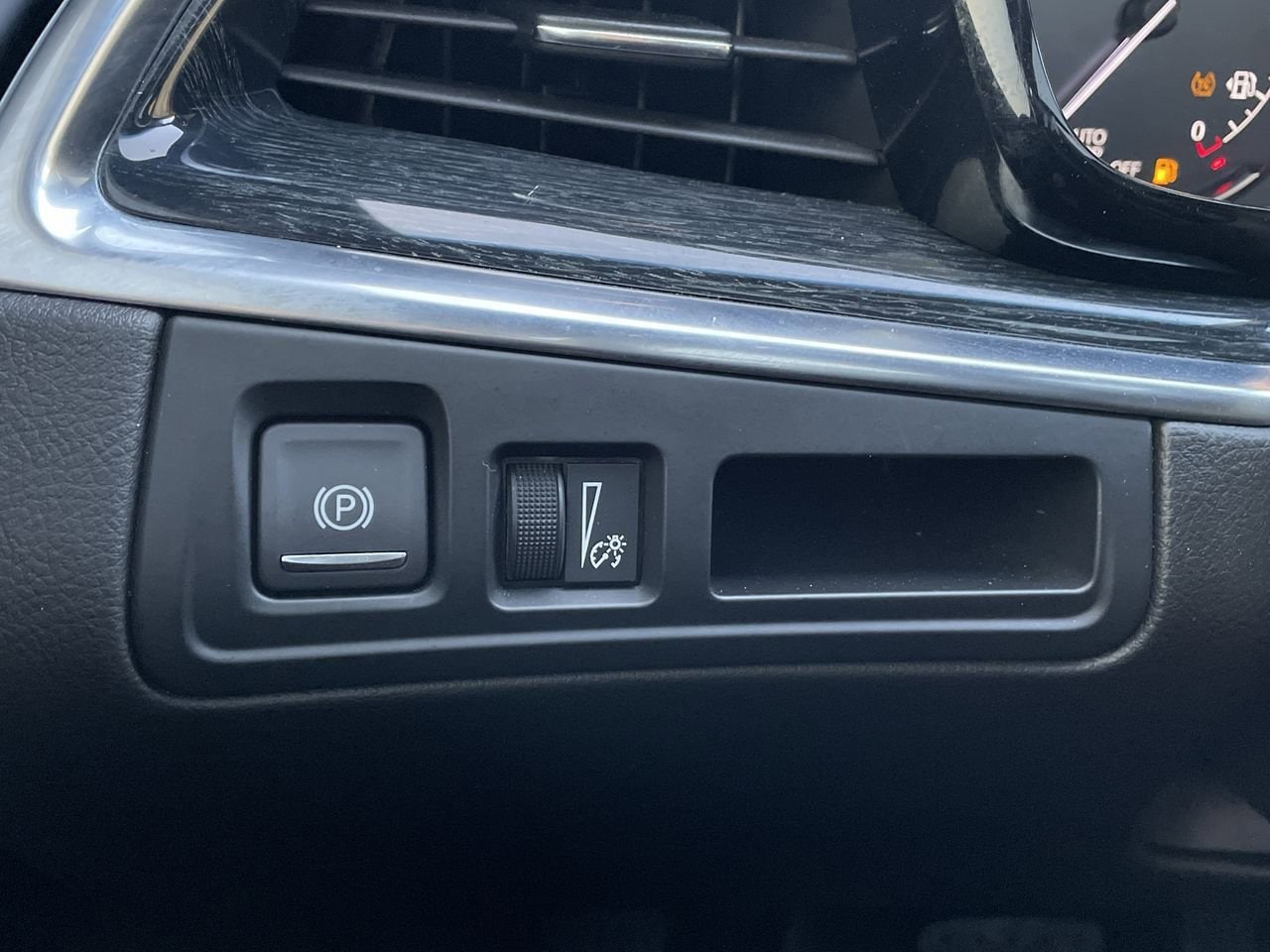 Thumbnail: 2024 Cadillac XT5 - 30