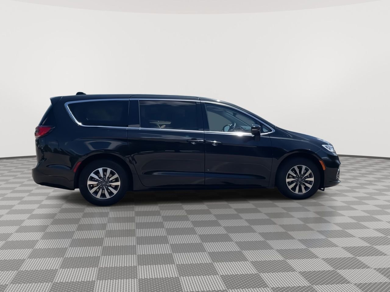 Thumbnail: 2024 Chrysler Pacifica - 8