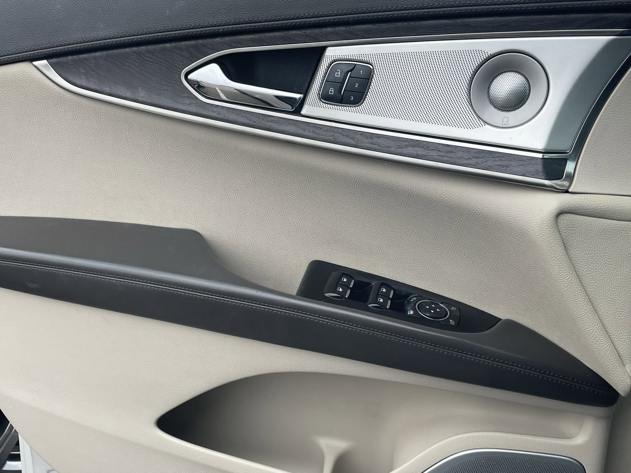 2020 Lincoln Nautilus Reserve 35