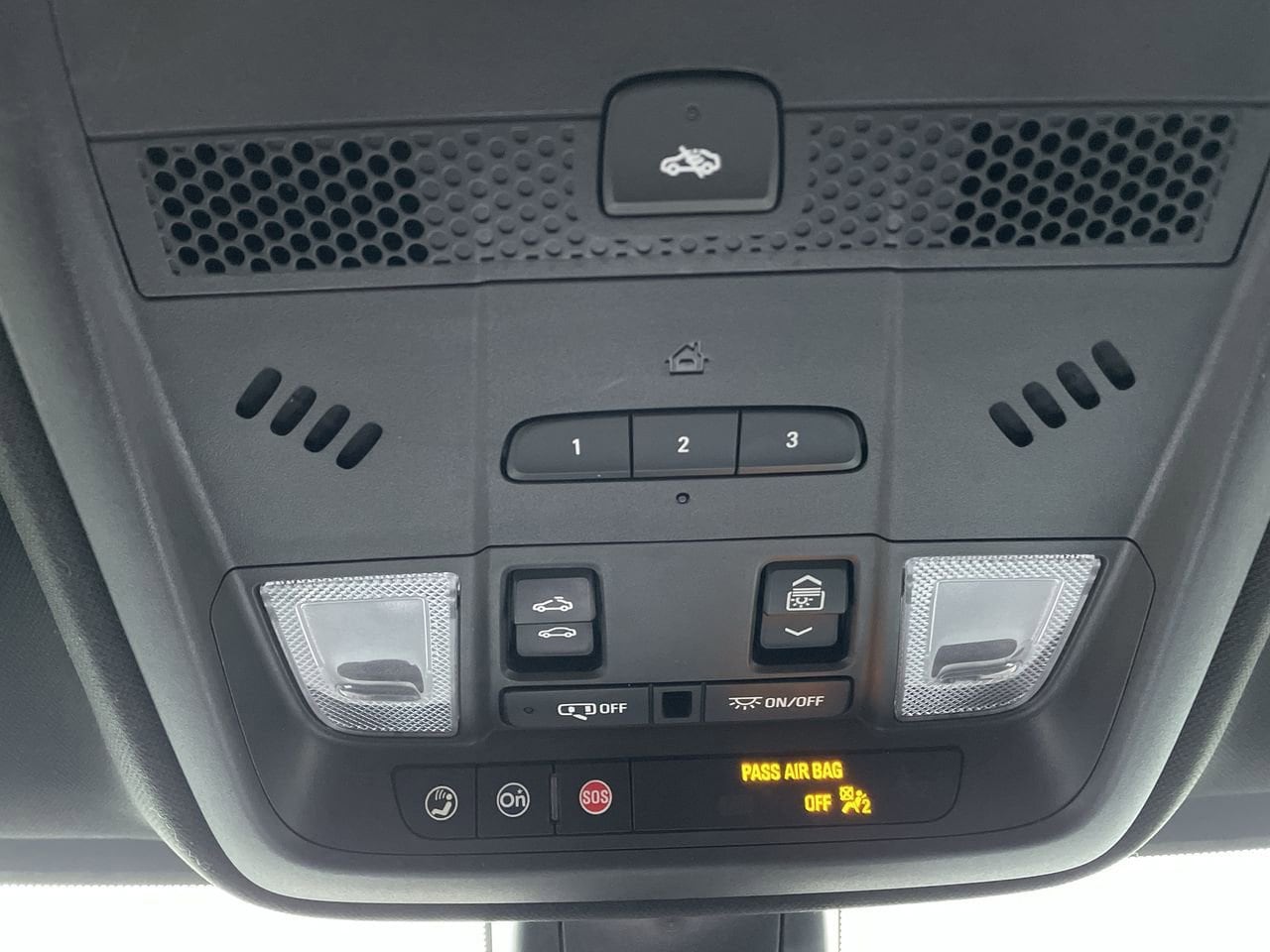 Thumbnail: 2023 Cadillac XT5 - 32