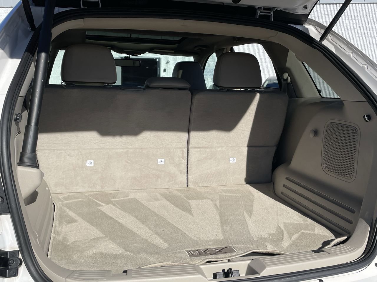 Thumbnail: 2015 Lincoln MKX - 17