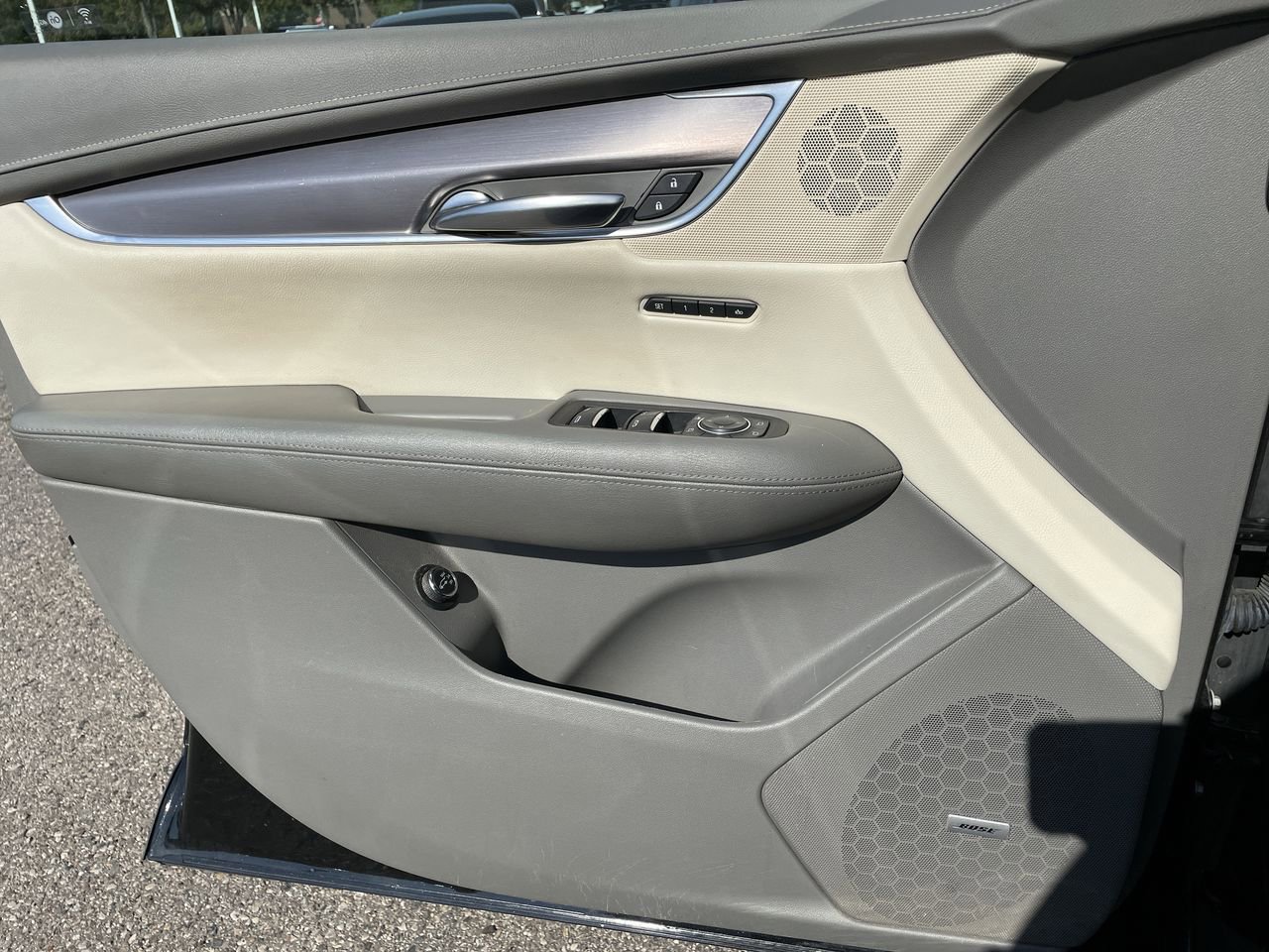 Thumbnail: 2017 Cadillac XT5 - 33