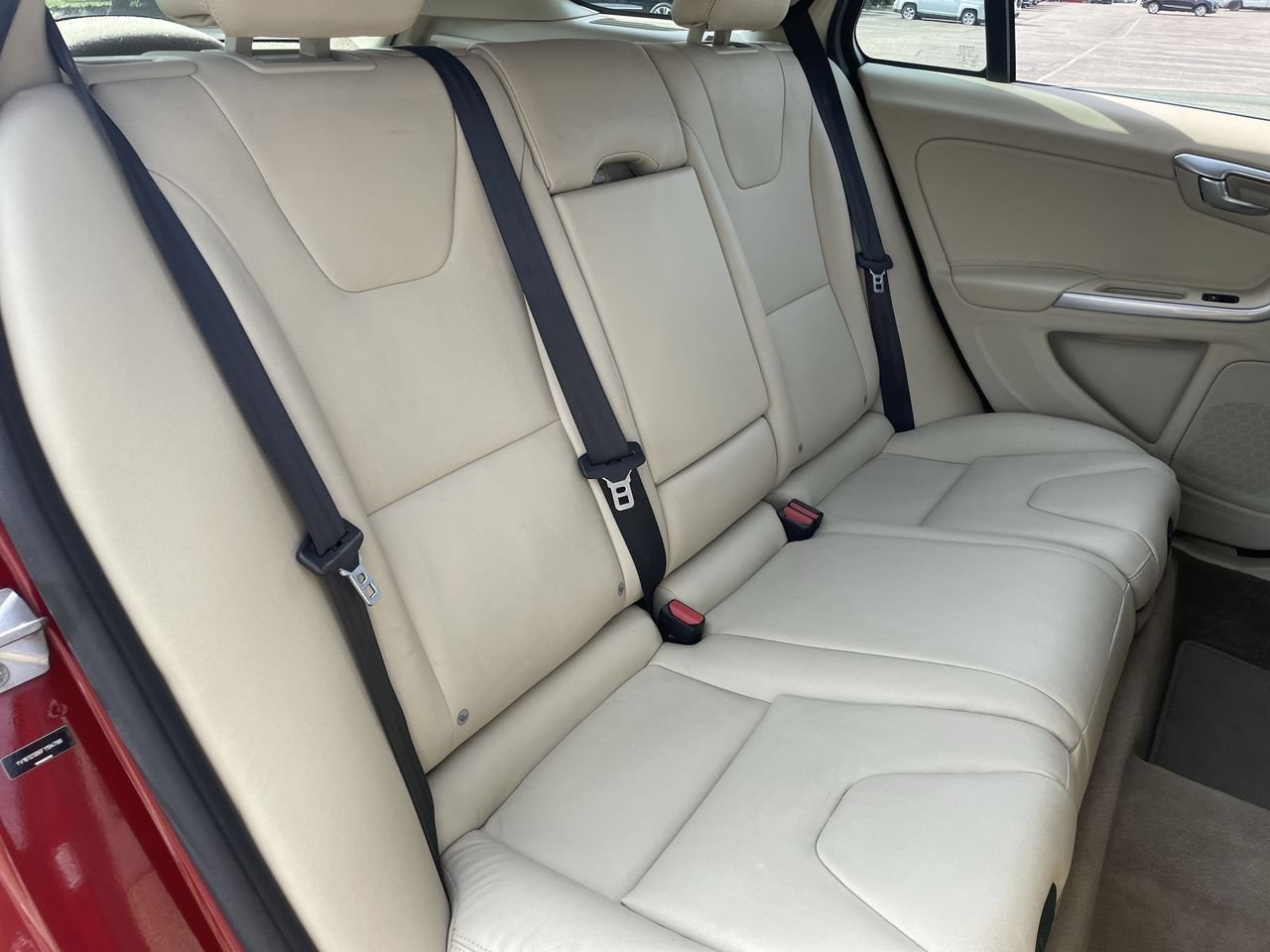 Thumbnail: 2015 Volvo V60 - 15