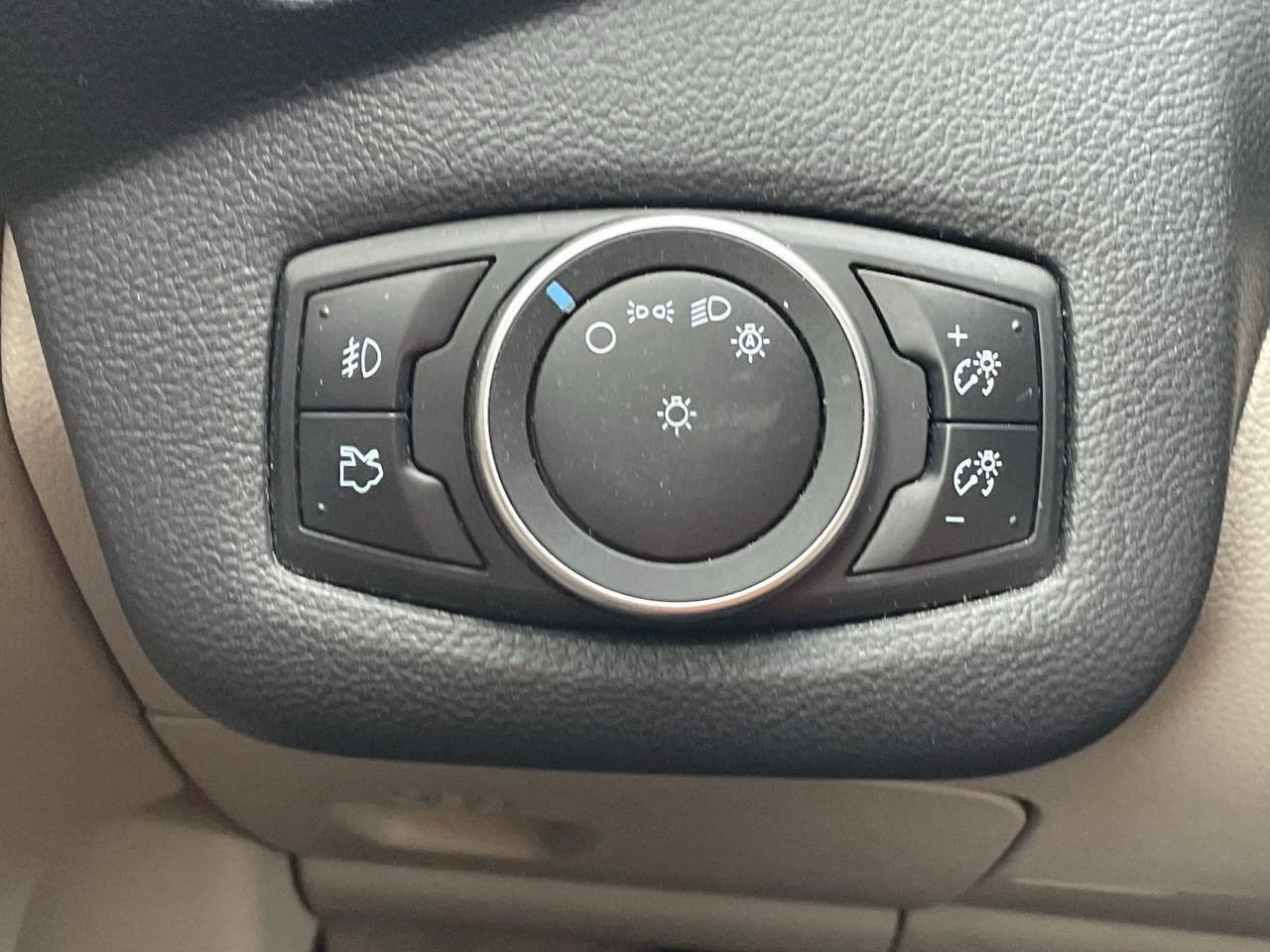 Thumbnail: 2016 Ford Escape - 28