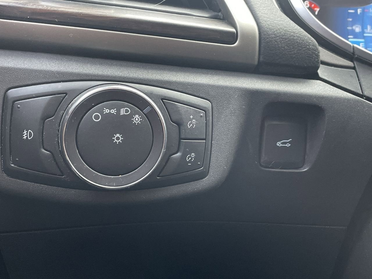 Thumbnail: 2015 Ford Fusion - 27