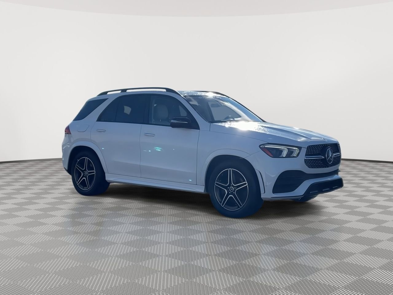 Thumbnail: 2020 Mercedes-Benz GLE - 2