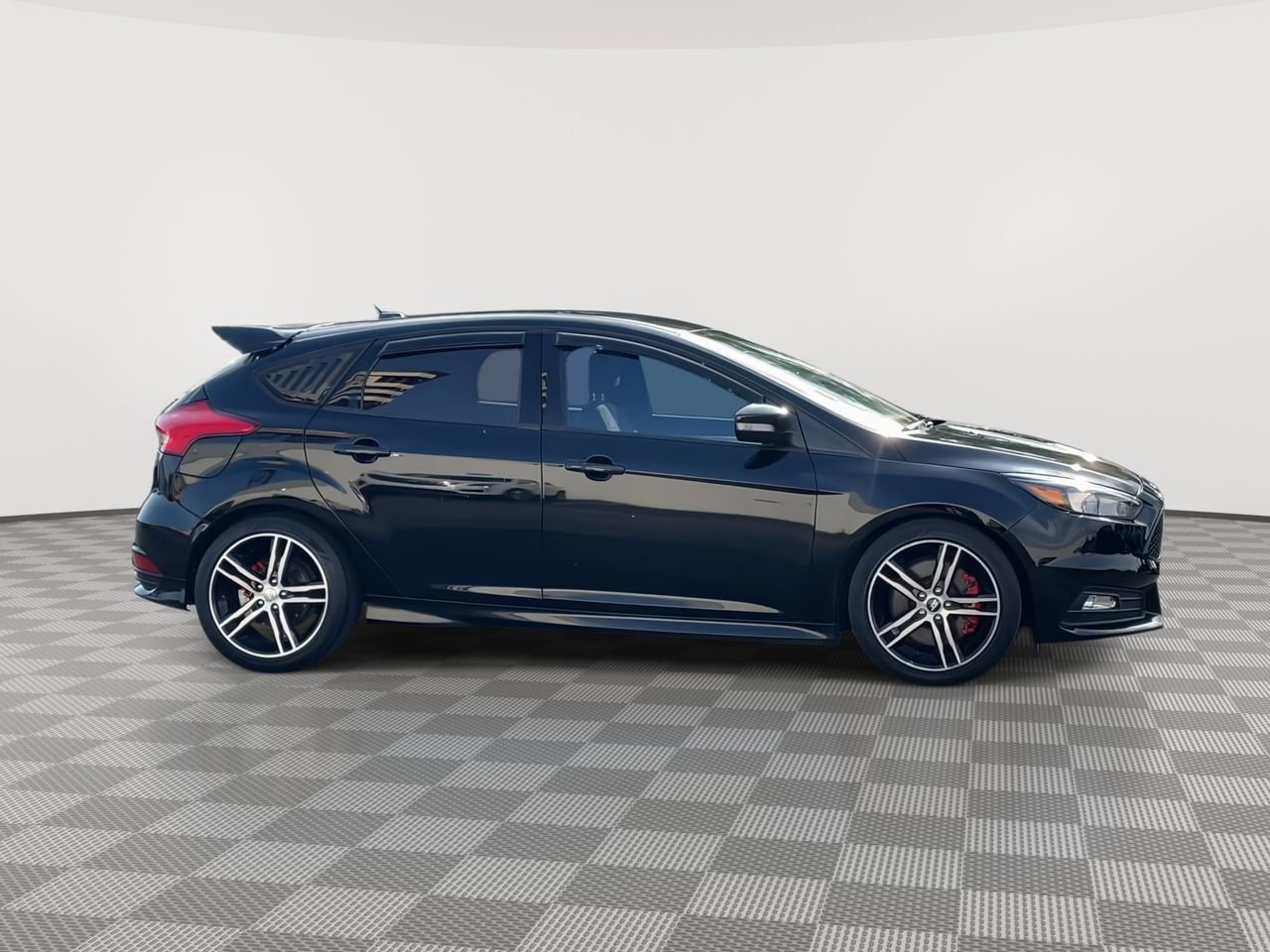 Thumbnail: 2017 Ford Focus - 9