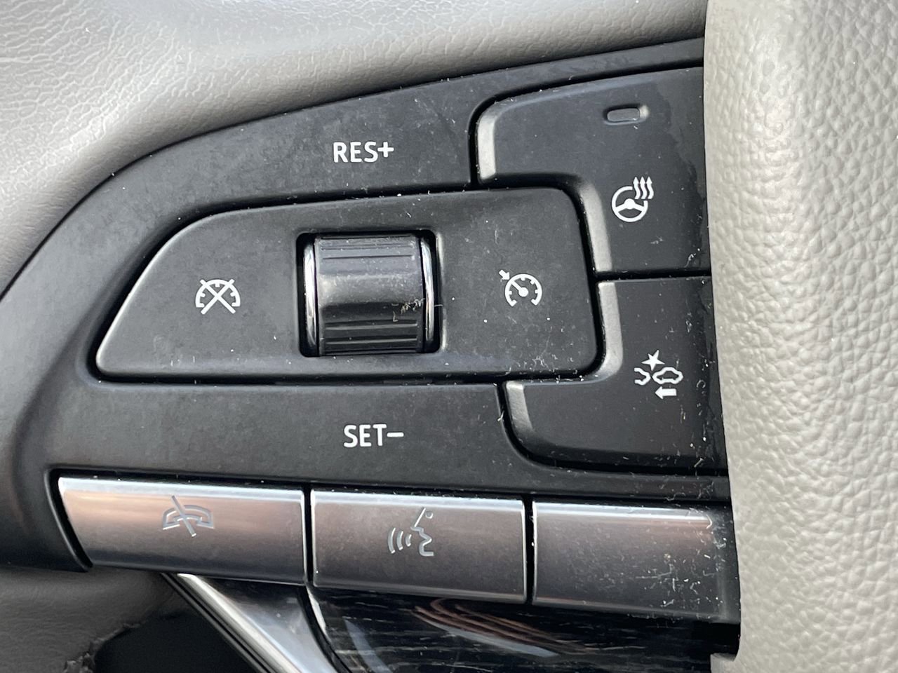 Thumbnail: 2024 Cadillac XT6 - 26