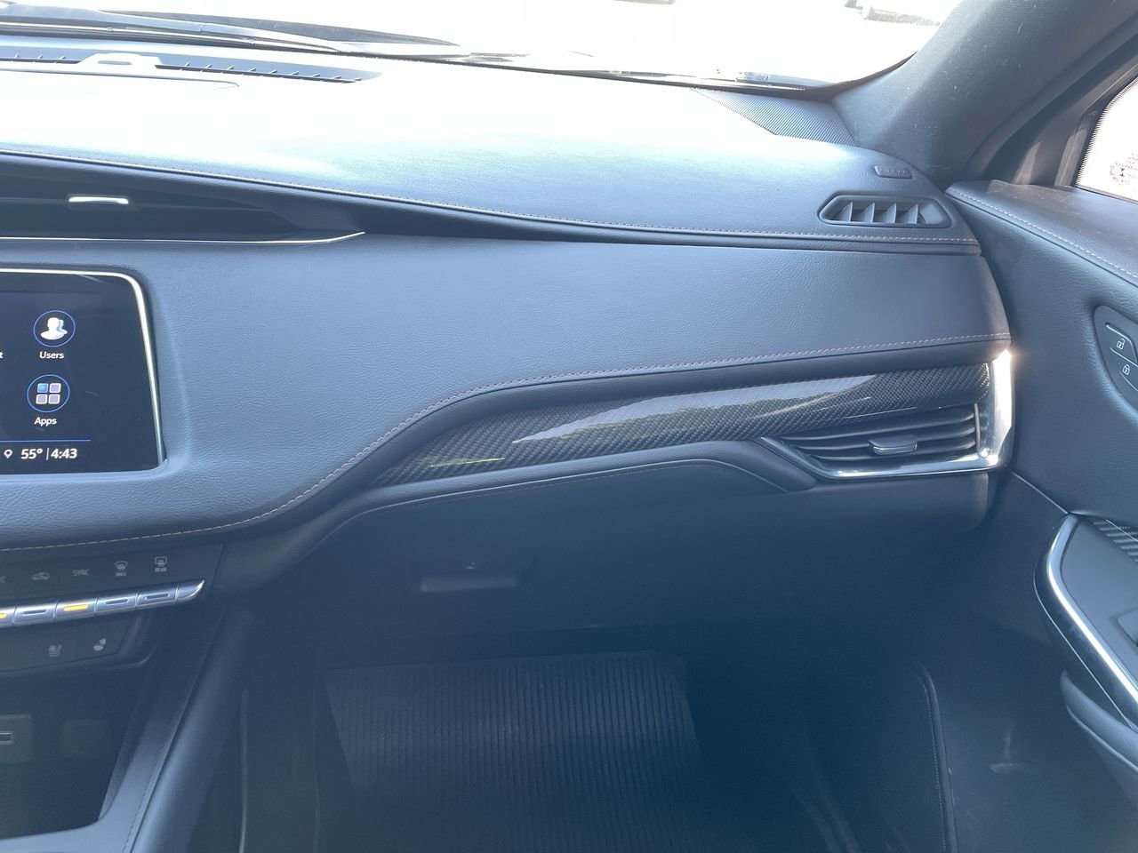 Thumbnail: 2023 Cadillac XT4 - 16