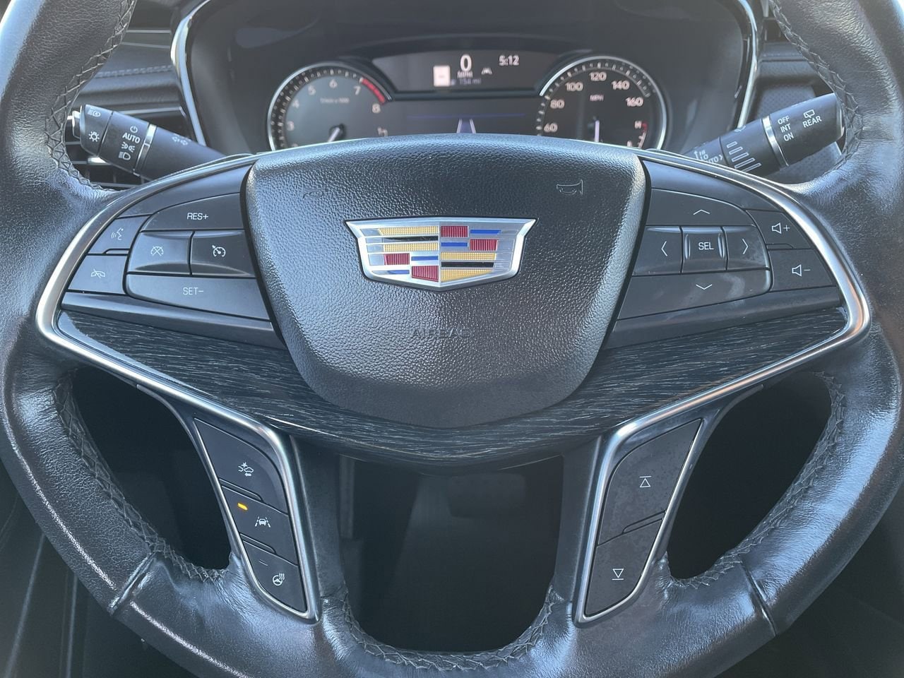 Thumbnail: 2023 Cadillac XT5 - 10
