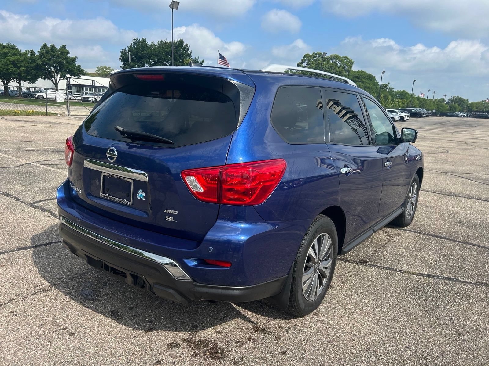 Thumbnail: 2017 Nissan Pathfinder - 3