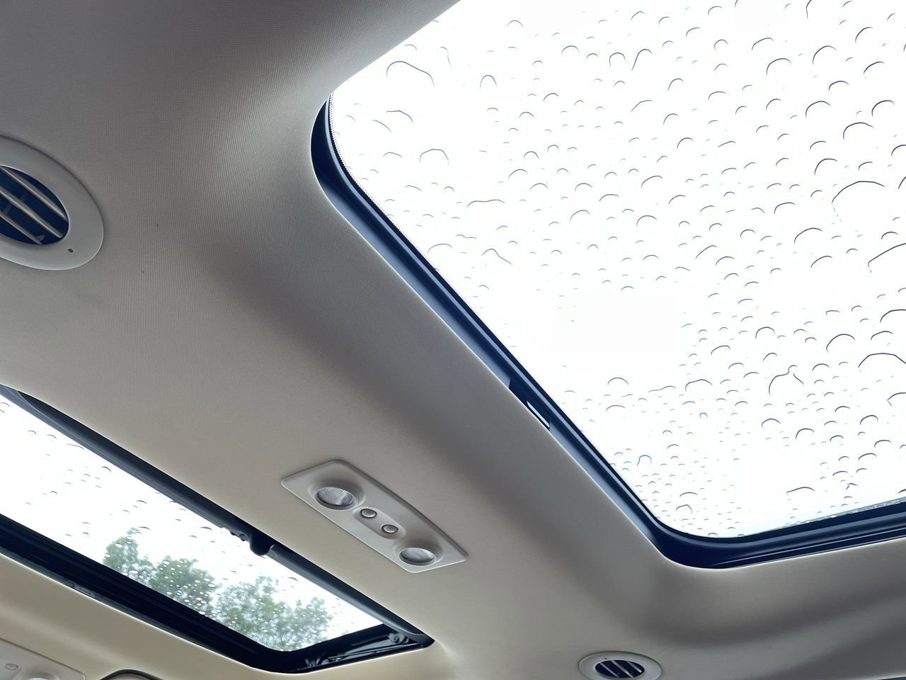 Thumbnail: 2012 GMC Acadia - 22